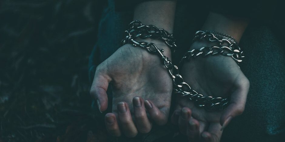 fear-gaslighting-and-the-sticky-science-of-trauma-bonds-image trauma bonding emotional abuse